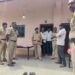 दरोडेखोरांचे पाच-सहा वार; पत्नीसाठी माजी सैनिक बनला ढाल